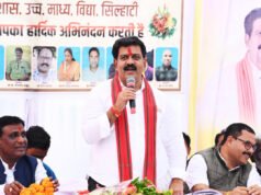 सिलहाटी में उपमुख्यमंत्री श्री शर्मा बने डिजिटल कक्षा के छात्र, शिक्षक ने डिजिटल बोर्ड में पढ़ाया आंख की संरचना…