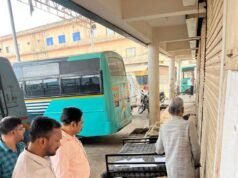 प्रीमियम भुगतान नहीं करने पर हाईटेक बस स्टैण्ड जेल रोड की 7 दुकान में निगम ने जड़ा ताला