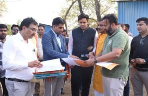 CG: महापौर, पूर्व सांसद और कलेक्टर ने शहर के प्रमुख विकास कार्यों का किया निरीक्षण, अधिकारियों को दिए आवश्यक निर्देश…