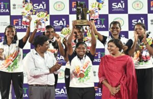 CG: जंगल के मैदानों से राष्ट्रीय मंच तक : भारत की हॉकी विरासत को जीवित रखे हुए हैं जनजातीय समुदाय…