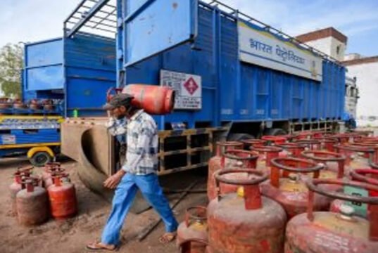 हॉर्मुज तनाव से भारत में LPG की किल्लत, आयात रुकने से मचा है हाहाकार, सप्लाई में 16% की गिरावट…