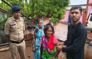 बारिश में बेसहारा मिली वृद्धा को पुलिस ने पहुंचाया घर जनहित में अपील…