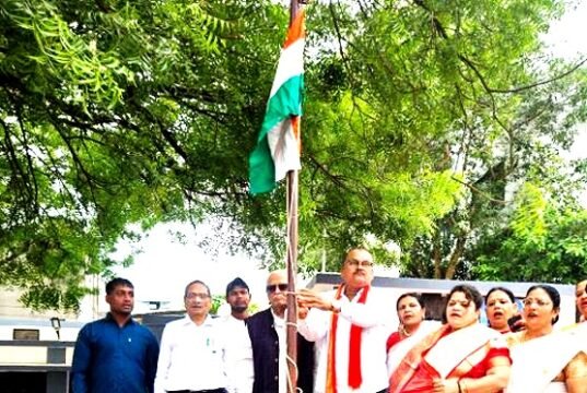 गंजपारा प्राथमिक शाला में देशभक्ति के रंग में रंगा स्वतंत्रता दिवस समारोह, प्रभात फेरी से गूंजा शहर…