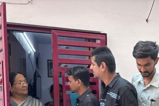 बिजली के बढ़े दामों के खिलाफ कांग्रेस का हस्ताक्षर अभियान, घर-घर पहुंचकर जुटाया जनसमर्थन