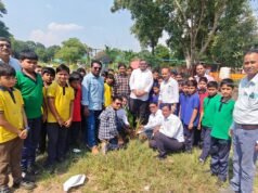 नवोदय विद्यालय परिसर में लगाए 220 नारियल के पौधे, पूर्व छात्रों ने निभाई भागीदारी
