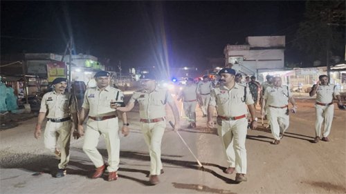 गंडई और नर्मदा क्षेत्र में पुलिस की कॉम्बिंग गश्त, असामाजिक तत्वों को दी सख्त हिदायत