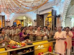 शारदीय नवरात्रि ड्यूटी सकुशल संपन्न होने पर पुलिस ने माँ बम्लेश्वरी के दरबार में टेका माथा, पुलिस बैंड की धुन से गूंजा डोंगरगढ़