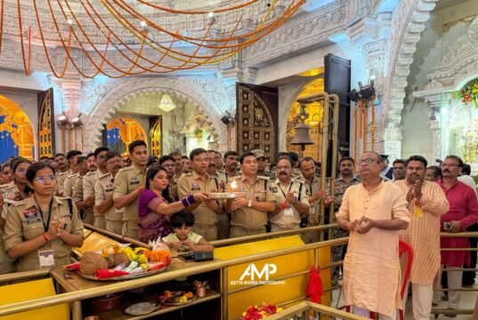शारदीय नवरात्रि ड्यूटी सकुशल संपन्न होने पर पुलिस ने माँ बम्लेश्वरी के दरबार में टेका माथा, पुलिस बैंड की धुन से गूंजा डोंगरगढ़